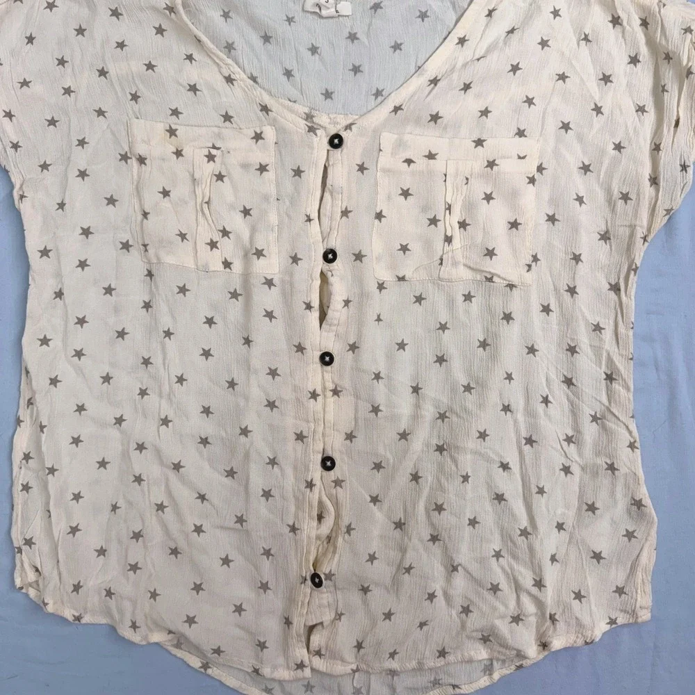 Maurices Cream Star Print‎ Button Front Short Sleeve Blouse Women's Size S